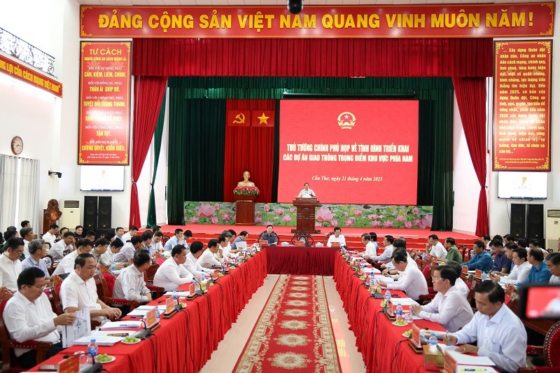Đề xuất đầu tư công tuyến đường sắt 3,5 tỷ USD; Bến Tre rót 15.071 tỷ đồng phát triển các cụm công nghiệp