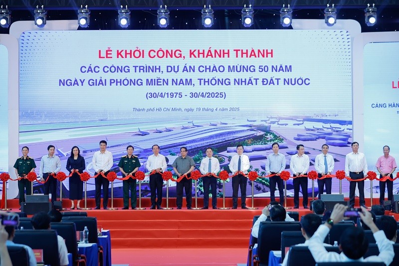 Đề xuất đầu tư công tuyến đường sắt 3,5 tỷ USD; Bến Tre rót 15.071 tỷ đồng phát triển các cụm công nghiệp
