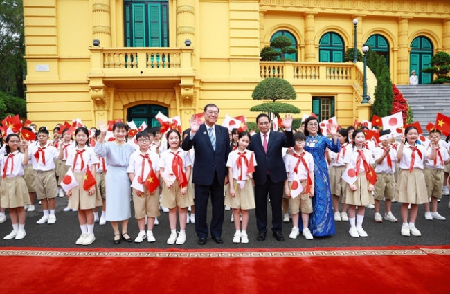 Thủ tướng Phạm Minh Chính chủ trì Lễ đón Thủ tướng Nhật Bản và Phu nhân