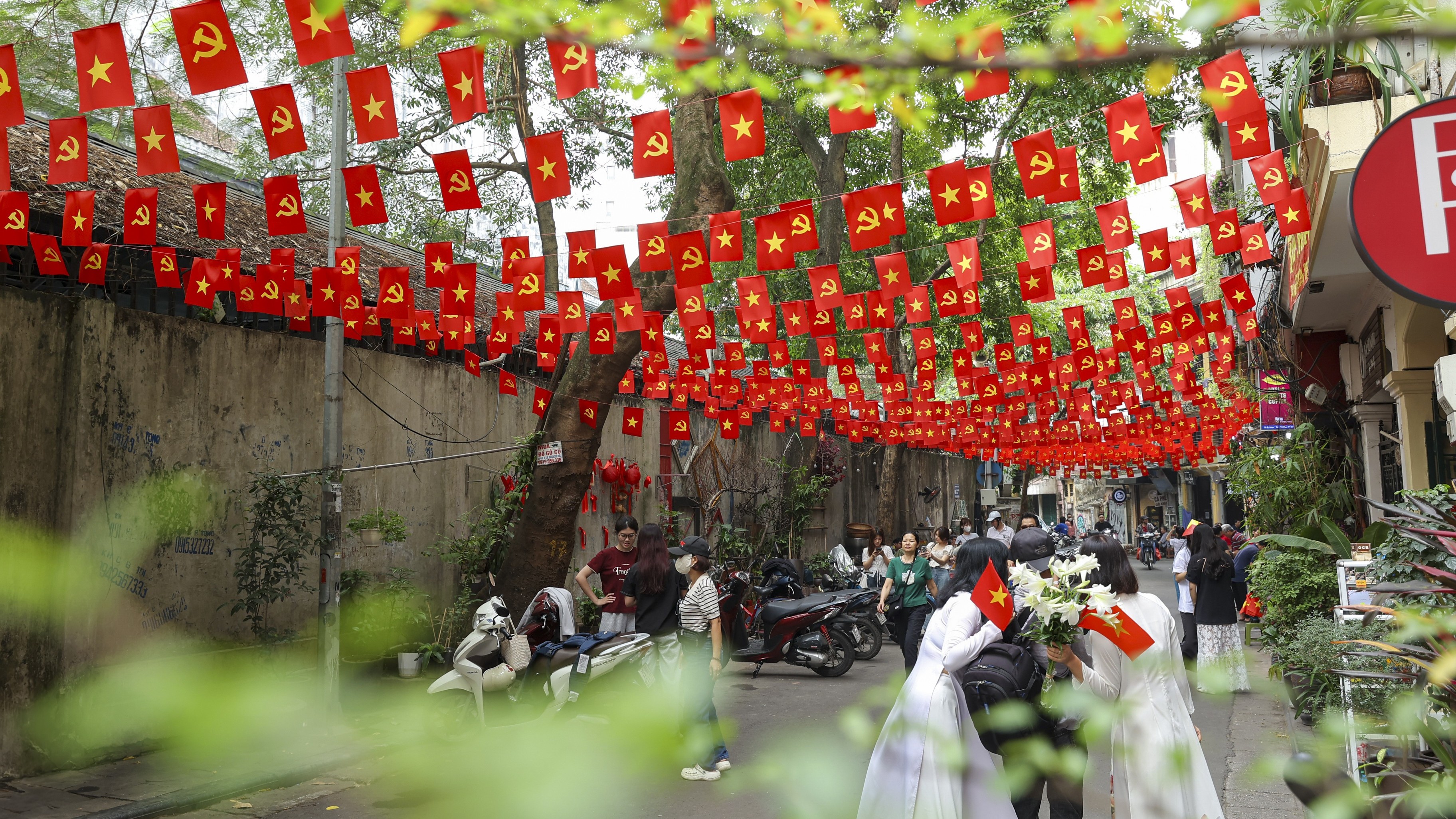 Thời tiết hôm nay (29/4): Bắc Bộ mưa dông, Nam Bộ nắng nóng kéo dài