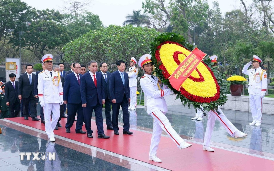 Lãnh đạo Đảng, Nhà nước vào Lăng viếng Chủ tịch Hồ Chí Minh, tưởng niệm các Anh hùng liệt sỹ