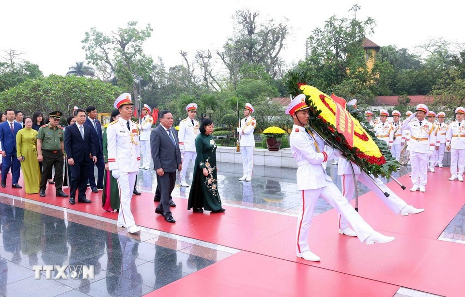 Lãnh đạo Đảng, Nhà nước vào Lăng viếng Chủ tịch Hồ Chí Minh, tưởng niệm các Anh hùng liệt sỹ