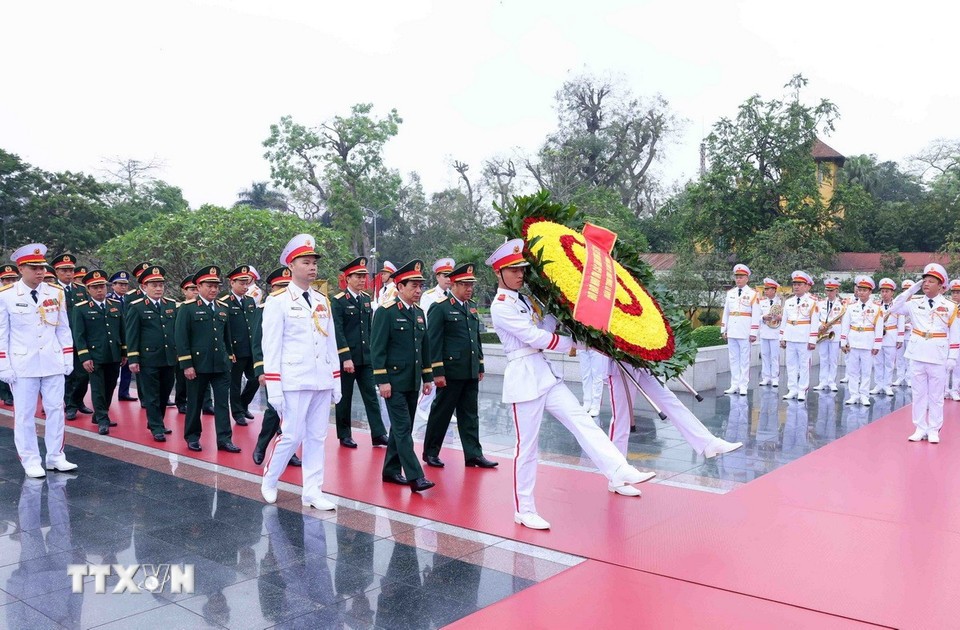 Lãnh đạo Đảng, Nhà nước vào Lăng viếng Chủ tịch Hồ Chí Minh, tưởng niệm các Anh hùng liệt sỹ