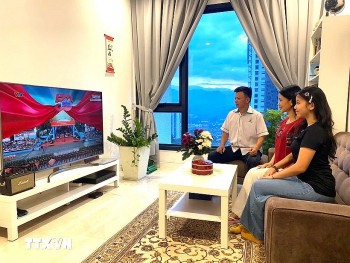 Kiều bào ấn tượng, tự hào về lễ diễu binh, diễu hành kỷ niệm 50 năm thống nhất đất nước
