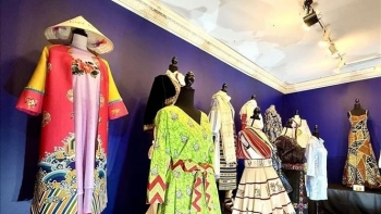 ao dai nhat binh ke chuyen van hoa viet tai su kien thoi trang quoc te