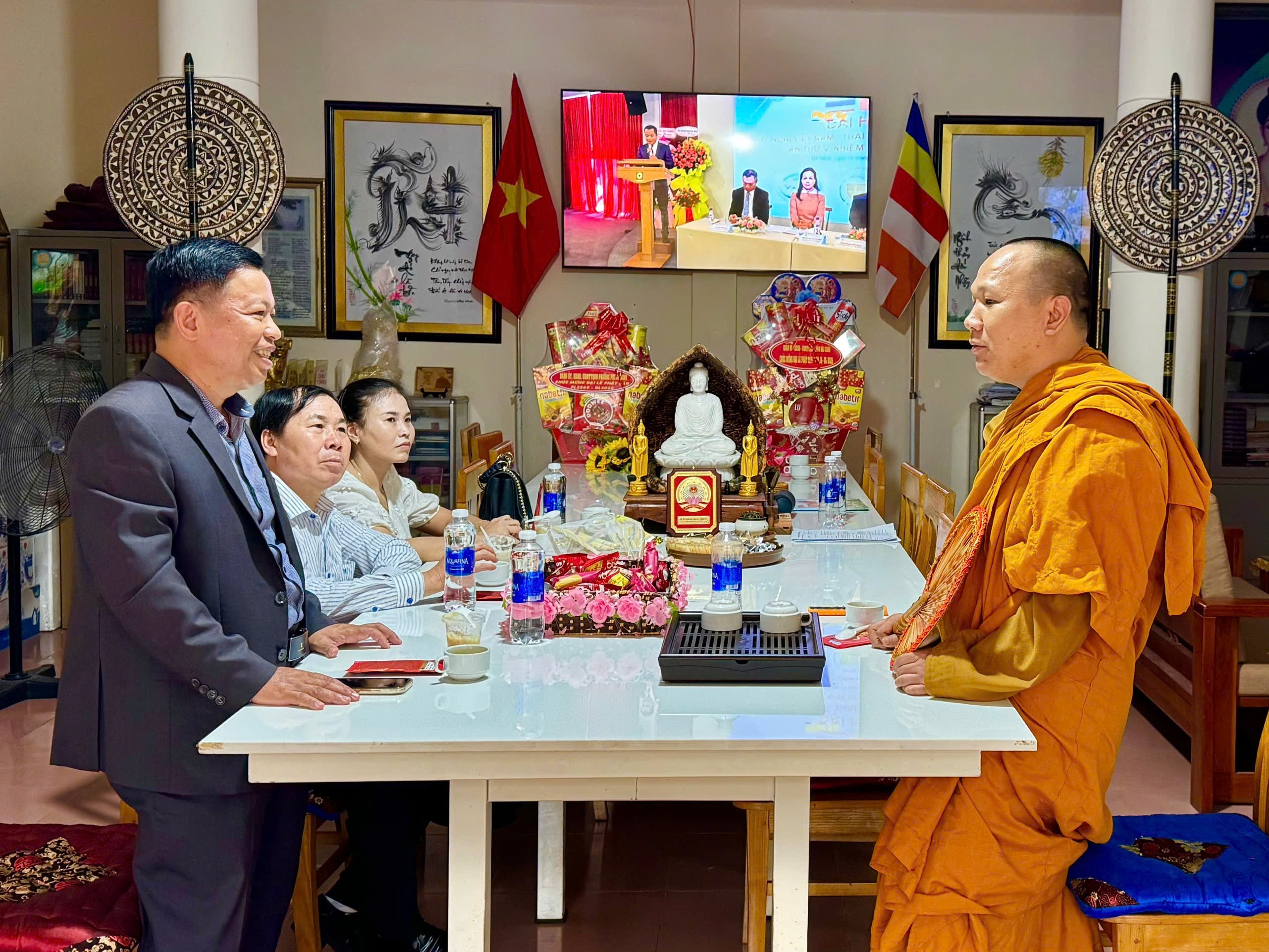 Liên hiệp các tổ chức hữu nghị thành phố Đà Nẵng thăm và chúc mừng Đại lễ Phật đản 2569 tại Chùa Tam Bảo
