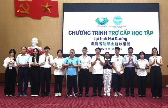 Tzu Chi hỗ trợ hơn 2 tỷ đồng cho học sinh, sinh viên có hoàn cảnh khó khăn tại Hải Dương
