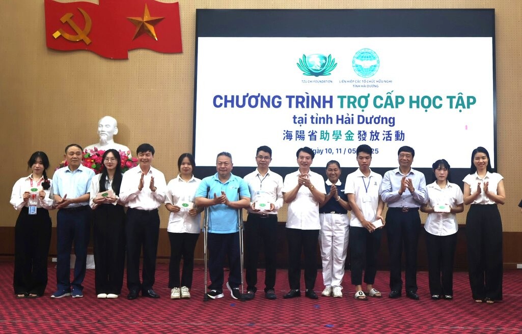 Tzu Chi hỗ trợ hơn 2 tỷ đồng cho học sinh, sinh viên có hoàn cảnh khó khăn tại Hải Dương