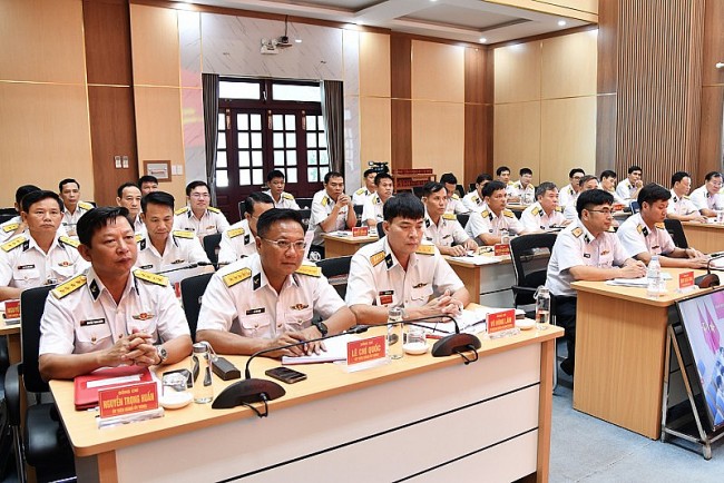 Vùng 5 Hải quân khen thưởng tập thể, cá nhân tiêu biểu trong 10 năm thực hiện Chỉ thị 05-CT/TW