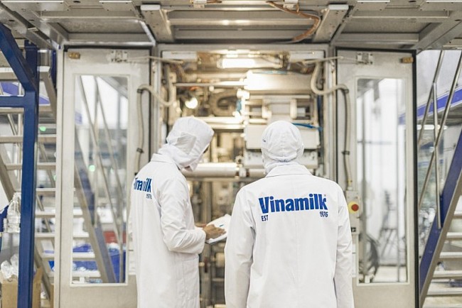 Với 400 phép thử cùng 200 kiểm định, Vinamilk đặt lại chuẩn sữa tươi Việt
