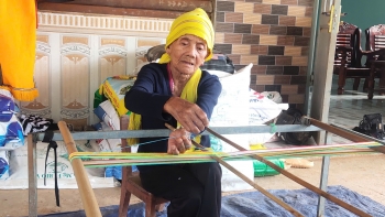 nhung ban tay niu nghe tho cam o da long