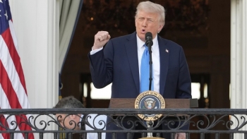 ong trump cam va han che nhap canh doi voi cong dan 19 quoc gia dinh chi nhap canh sinh vien quoc te vao harvard