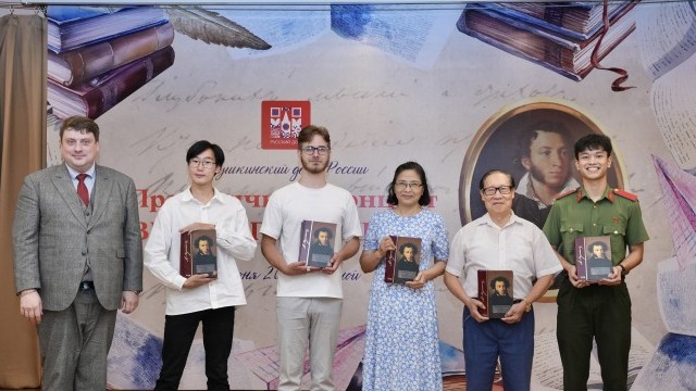 Kỷ niệm 226 năm ngày sinh đại thi hào Nga A.S. Pushkin tại Hà Nội