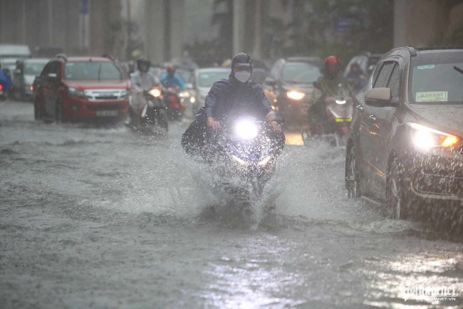 Thời tiết hôm nay (08/6): Mưa lớn cục bộ, lốc, sét, mưa đá ở nhiều nơi trên cả nước
