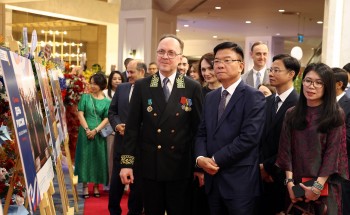tiem nang hop tac song phuong viet nam lien bang nga la vo tan