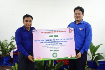 Mùa hè tình nguyện vun đắp tương lai Việt - Lào
