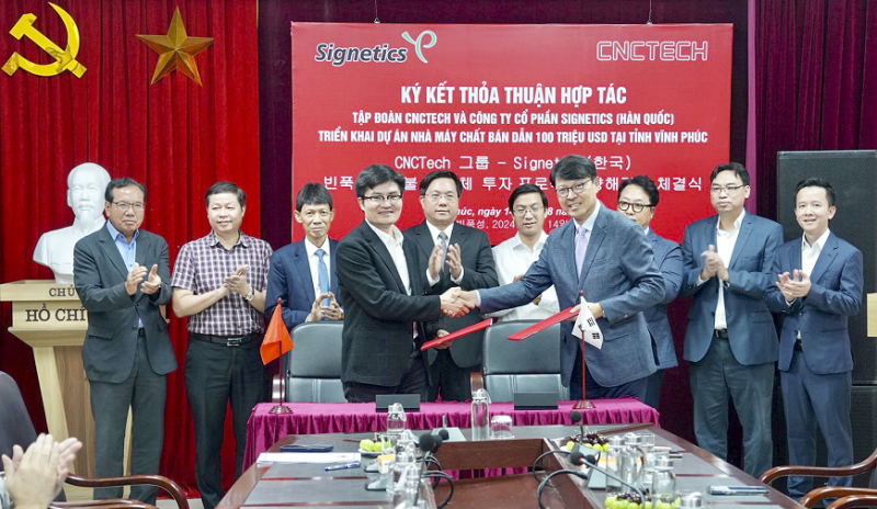 Công ty Cổ phần Signetics (Hàn Quốc) ký kết thỏa thuận hợp tác với Tập đoàn CNC Tech (Việt Nam)  về triển khai dự án nhà máy chất bán dẫn vốn đầu tư 100 triệu đô