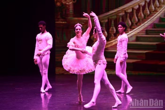 Tinh hoa ballet Cuba tỏa sáng trên sân khấu Việt Nam