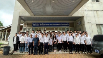 Sinh viên Việt Nam sống trách nhiệm, học tập nghiêm túc tại Lào