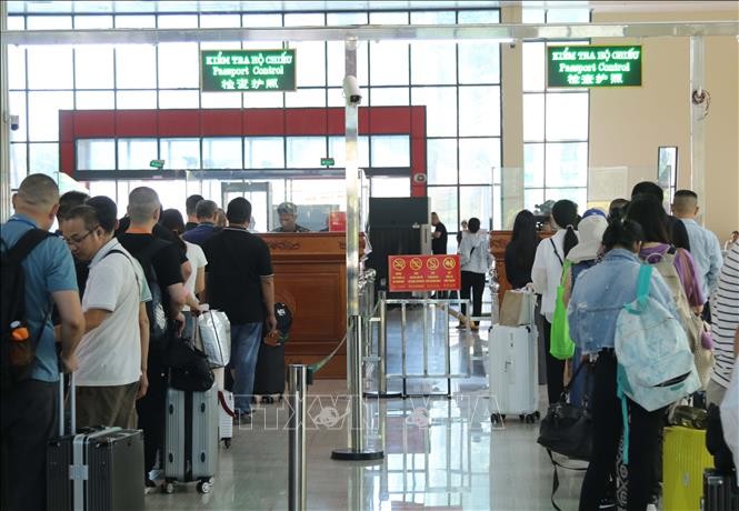Sôi động giao thương, du lịch biên giới qua cửa khẩu quốc tế Hữu Nghị