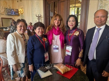 pho chu ti ch quo c ho i nguye n thi thanh tie p xu c song phuong ta i da i ho i do ng apf 50