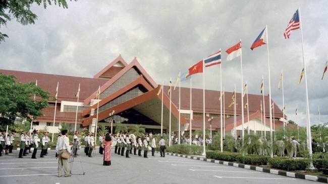 Cảm xúc và suy ngẫm về 30 năm Việt Nam gia nhập ASEAN