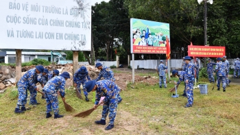 bo doi hai quan vung 5 giup dan suoi may sua duong gia co nha cua giua mua mua