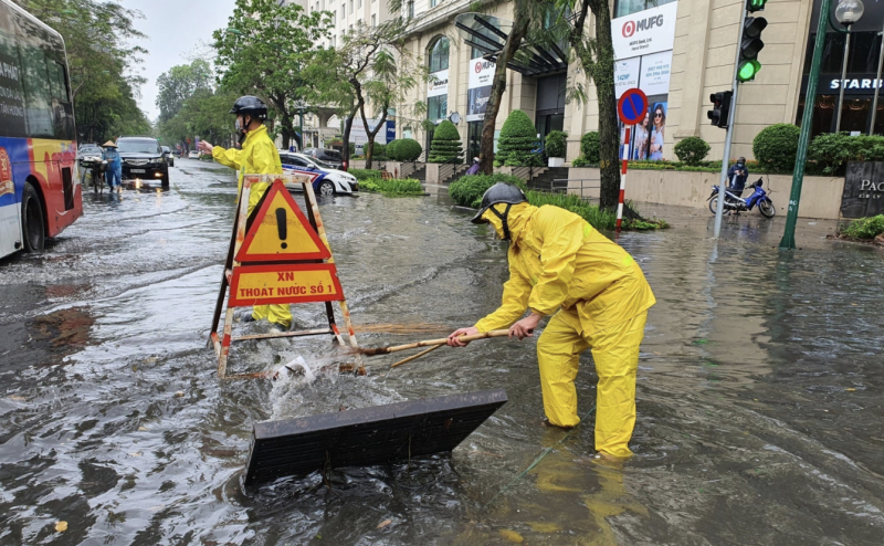 Hà Nội khẩn trương triển khai ứng phó với bão số 3