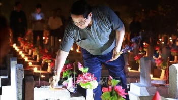 thu tuong pham minh chinh du le thap nen tri an cac anh hung liet si tai nghia trang truong son