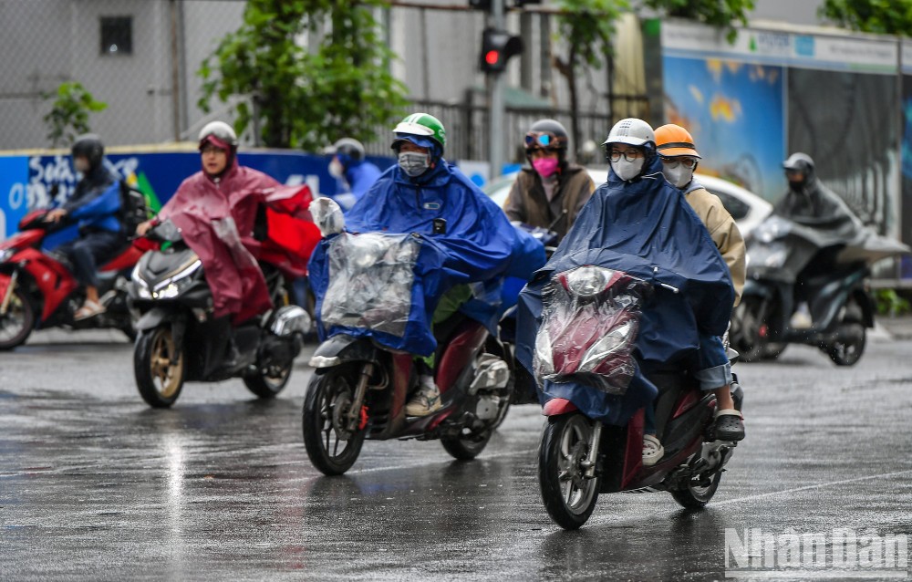 Hà Nội dự kiến có mưa dông, gió giật mạnh vào ngày 01/8. (Ảnh minh họa: Báo Nhân Dân)