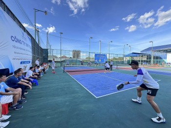 soi dong giai pickleball cua nguoi viet tai lao