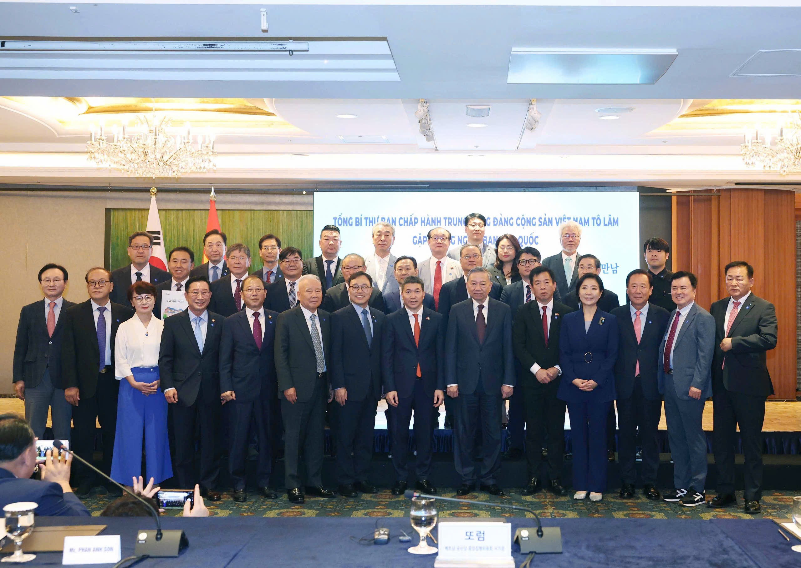 Tổng Bí thư Tô Lâm gặp những người bạn Hàn Quốc Tổng Bí thư Tô Lâm gặp những người bạn Hàn Quốc