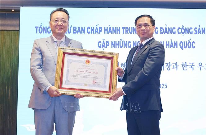 Tổng Bí thư Tô Lâm gặp những người bạn Hàn Quốc- Ảnh 5. Tổng Bí thư Tô Lâm gặp những người bạn Hàn Quốc- Ảnh 5.