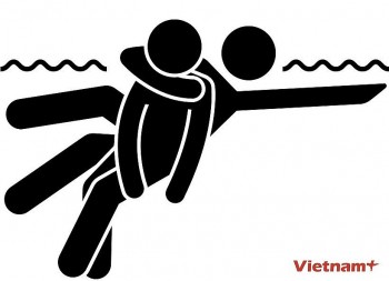 Hai thanh niên Việt Nam dũng cảm cứu sống 2 em bé người Nhật bị đuối nước