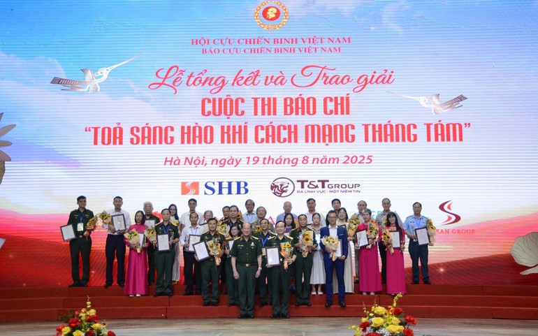 Vinh danh 36 tác phẩm tại Cuộc thi Tỏa sáng hào khí Cách mạng Tháng Tám