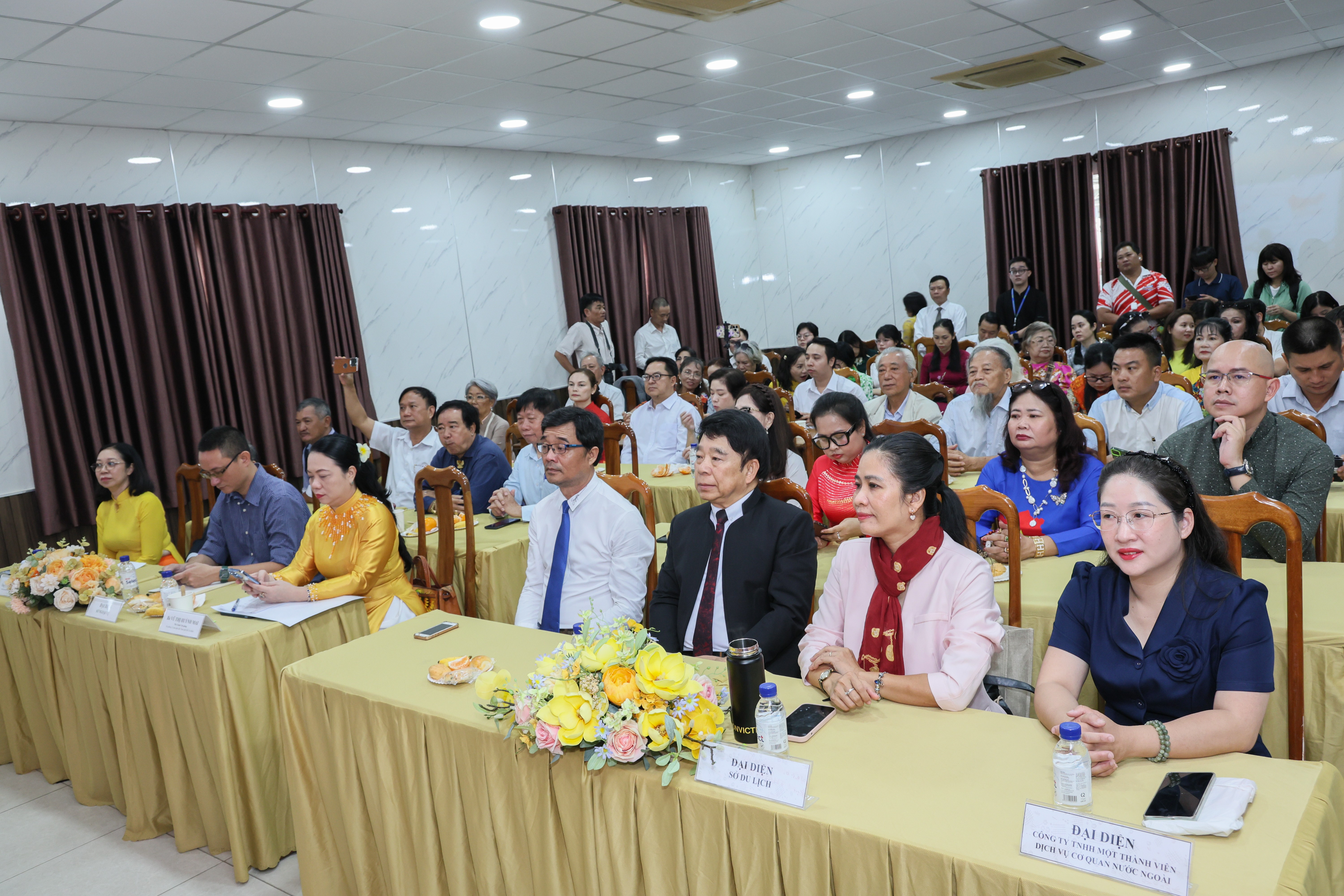 Kiều bào họp mặt kỷ niệm 80 năm Cách mạng Tháng Tám và Quốc khánh 2/9