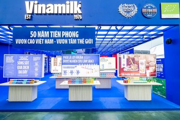 vinamilk tao diem nhan tai trien lam thanh tuu dat nuoc 80 nam