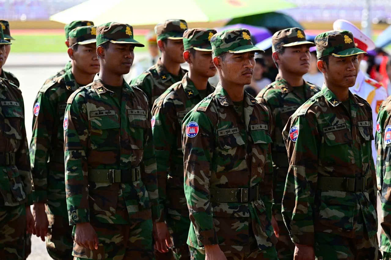 Quân nhân Nga, Lào và Campuchia vào Lăng viếng Chủ tịch Hồ Chí Minh