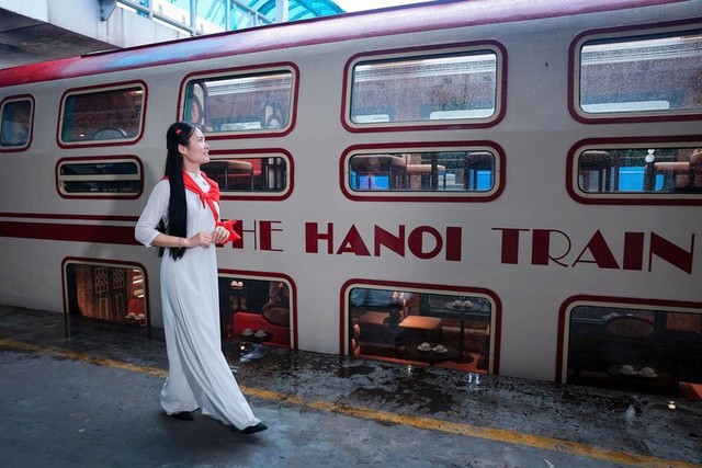 Tạo cảm hứng về kinh thành Thăng Long với đoàn tàu du lịch “Hà Nội 5 cửa ô”