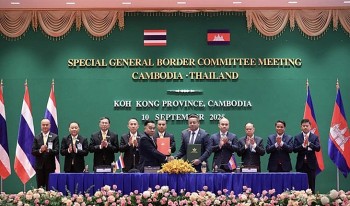 Tin quốc tế ngày 11/9: Thái Lan - Campuchia cam kết ngừng bắn, hơn 200 người bị bắt ở Pháp