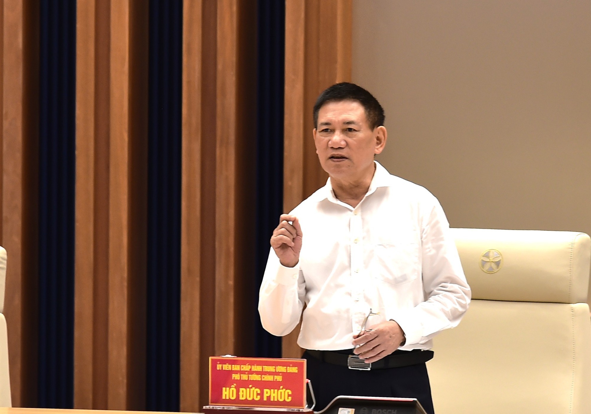 Phó Thủ tướng Hồ Đức Phớc chỉ đạo tại buổi làm việc. (Ảnh: Báo Chính phủ)