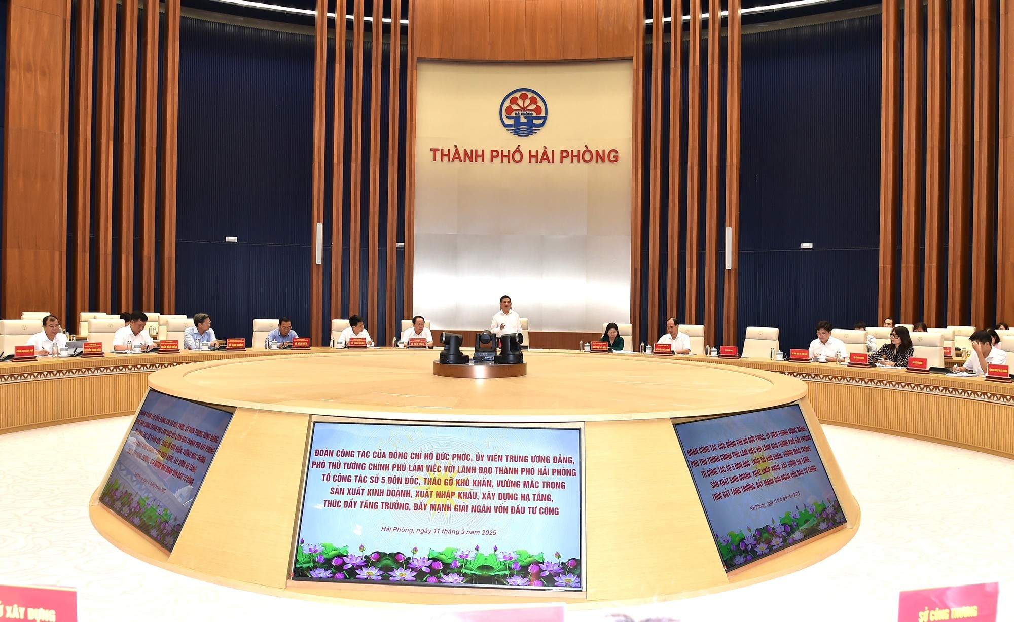 Quang cảnh buổi làm việc. (Ảnh: Báo Chính phủ)