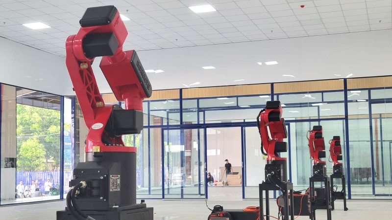 Robot arm tại nhà máy đúc composite tự tiến hóa CT UAV Robot arm tại nhà máy đúc composite tự tiến hóa CT UAV
