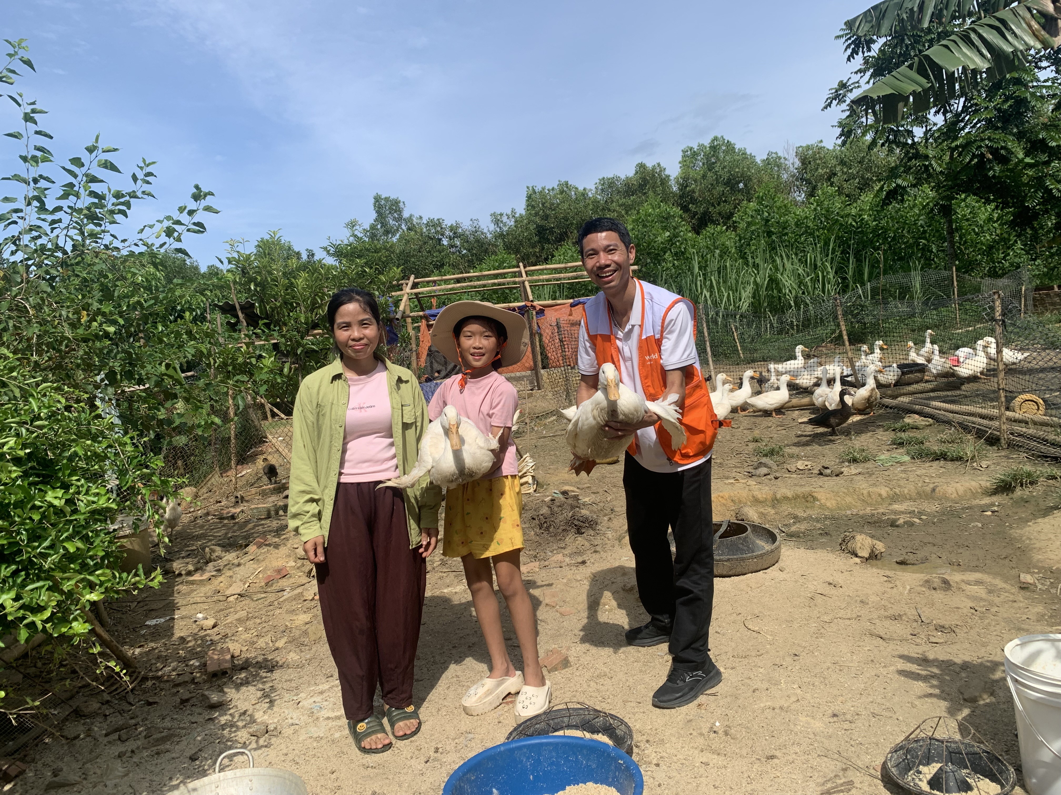 Hợp tác World Vision - Mavin: Giúp người dân đổi đời từ đàn vịt
