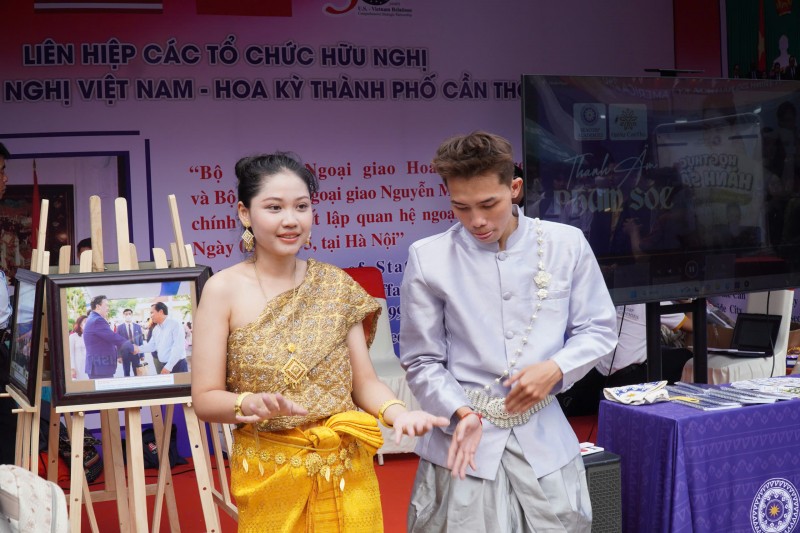 Rực rỡ sắc màu hữu nghị Việt Nam - Hoa Kỳ tại Cần Thơ
