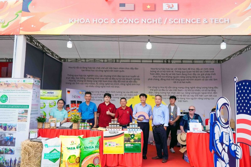 Rực rỡ sắc màu hữu nghị Việt Nam - Hoa Kỳ tại Cần Thơ