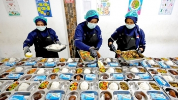 tin quoc te ngay 239 tre em indonesia bi ngo doc tu bua an hoc duong mien phi phap cong nhan nha nuoc palestine