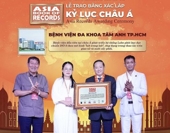 Labo phôi học thụ tinh ống nghiệm của Việt Nam được vinh danh Kỷ lục châu Á