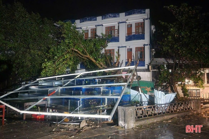 Bão số 10 gây thiệt hại ở xã Thiên Cầm (Hà Tĩnh) vào đêm 28/9/2025. (Ảnh: Báo Hà Tĩnh)