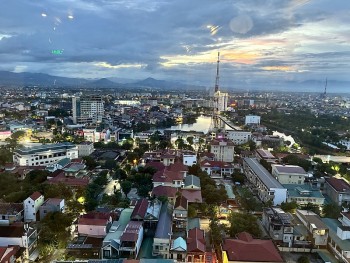 khuc trang ca quang tri nhin tu cau chuyen cua ben pha huyen thoai va hanh trinh vuon minh manh me